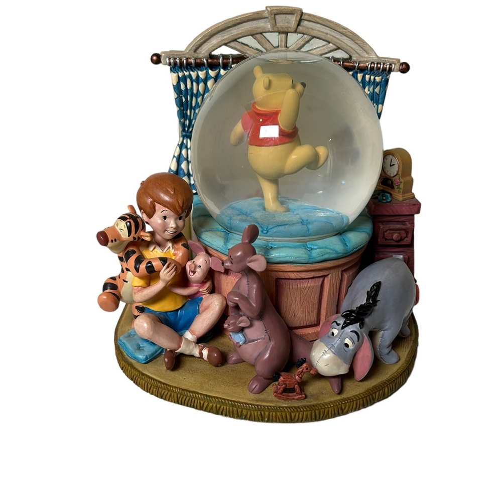 Disney Winnie the Pooh & Christopher Musical Snow Globe Rumbly In My Tumbly.